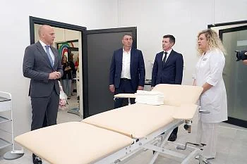 Алексей Беспрозванных посетил открытие детской поликлиники на Молодой Гвардии Алексей Беспрозванных посетил открытие детской поликлиники на Молодой Гвардии