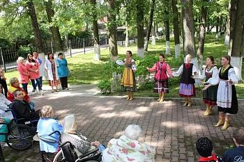 В Городской больнице № 2 прошел концерт фольклорного ансамбля