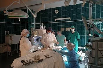 Врачи областной больницы спасли молодую женщину со сложным клиническим случаем заболевания кишечника